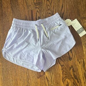 Vuori clementine 2.0 4" shorts- NWT